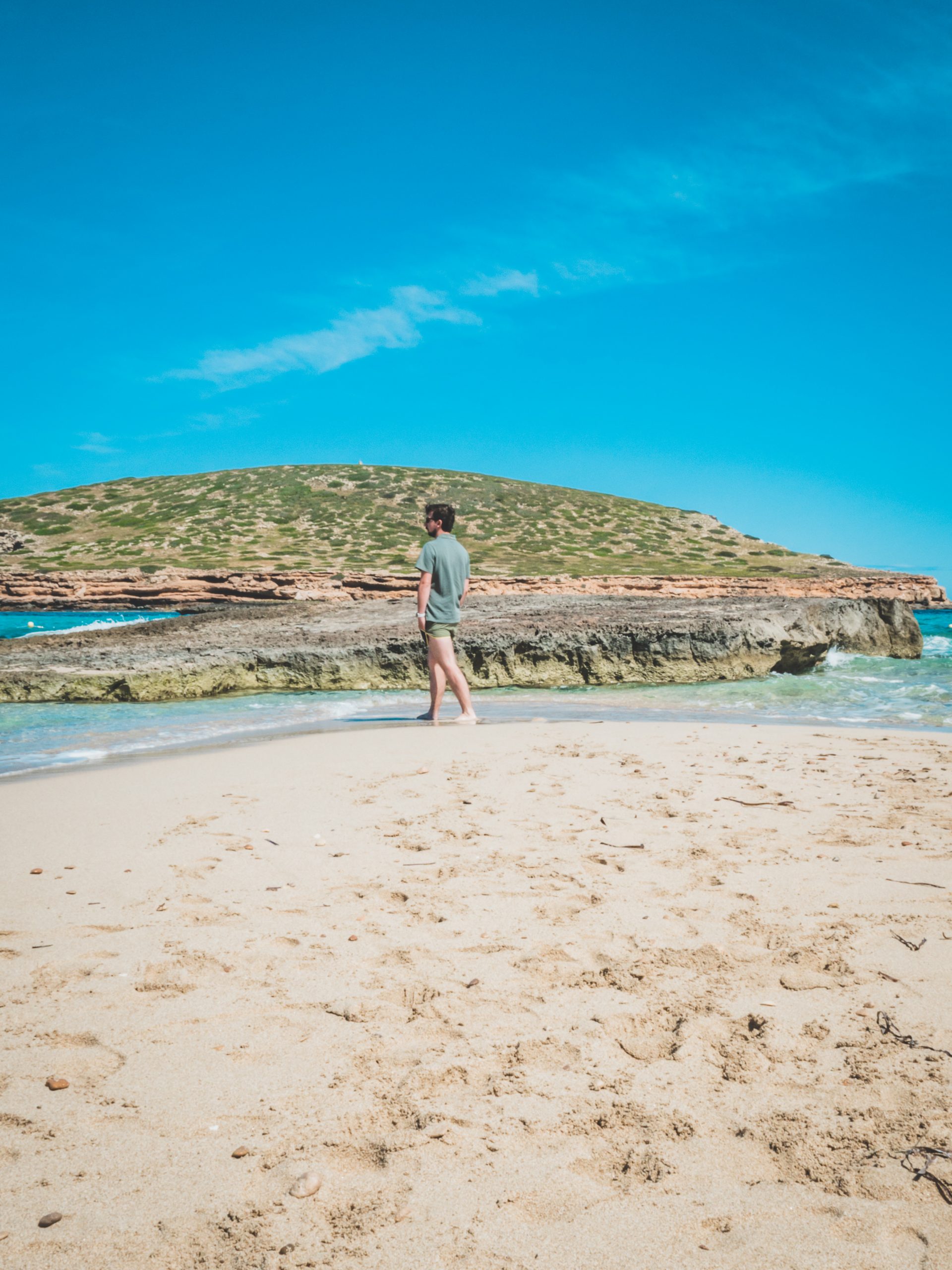 Balade à Ibiza sur la plage de Cala Comte