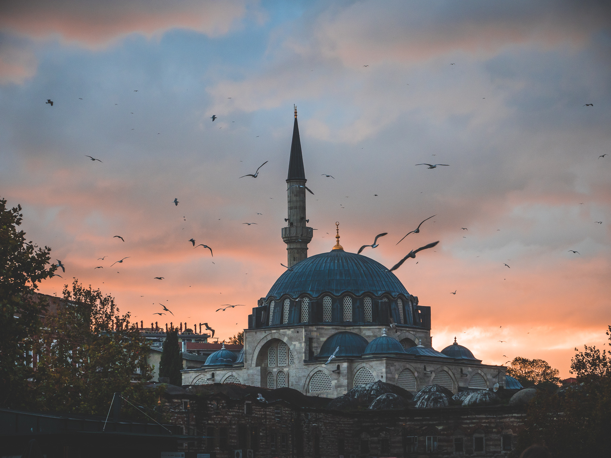 mosquée à istanbul Eminonu au sunset