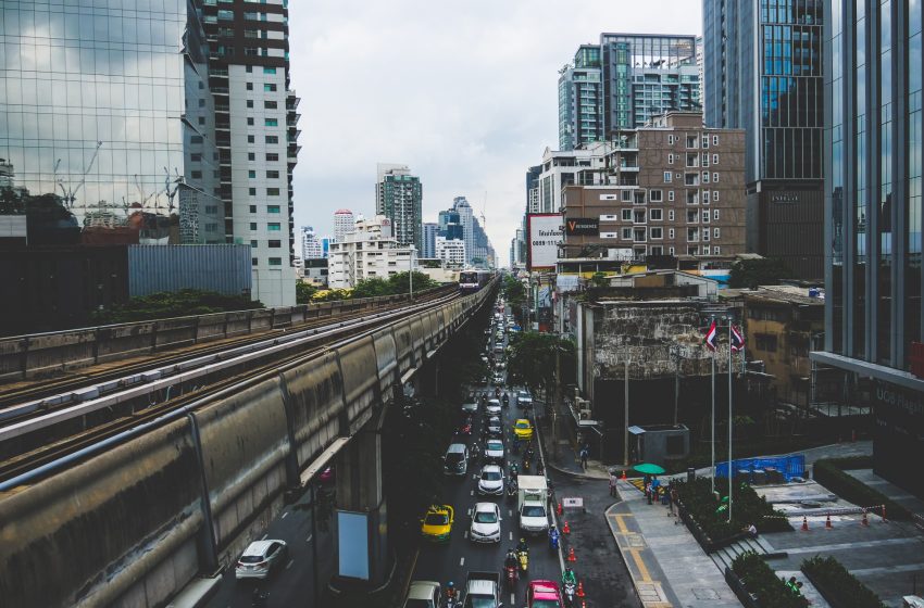 vue de bangkok et ses multiples moyens de transports depuis le BTS